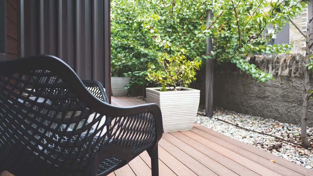 Small garden deck with white chip ground and planting